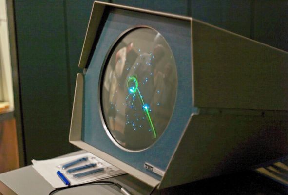 SpaceWar ajan tietokoneella.
